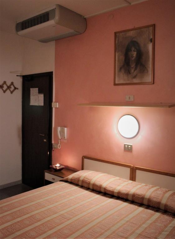 Hotel Midi Riccione Exteriör bild